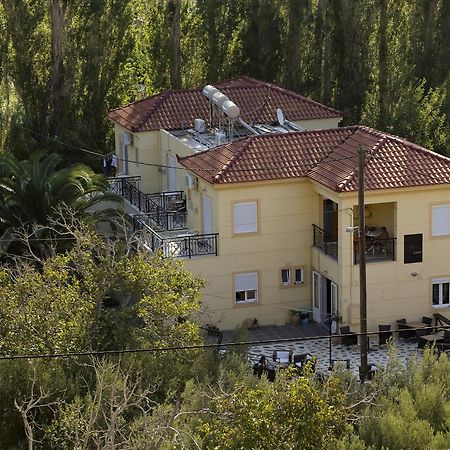 Coral Hotel Plomari 外观 照片
