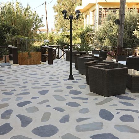 Coral Hotel Plomari 外观 照片