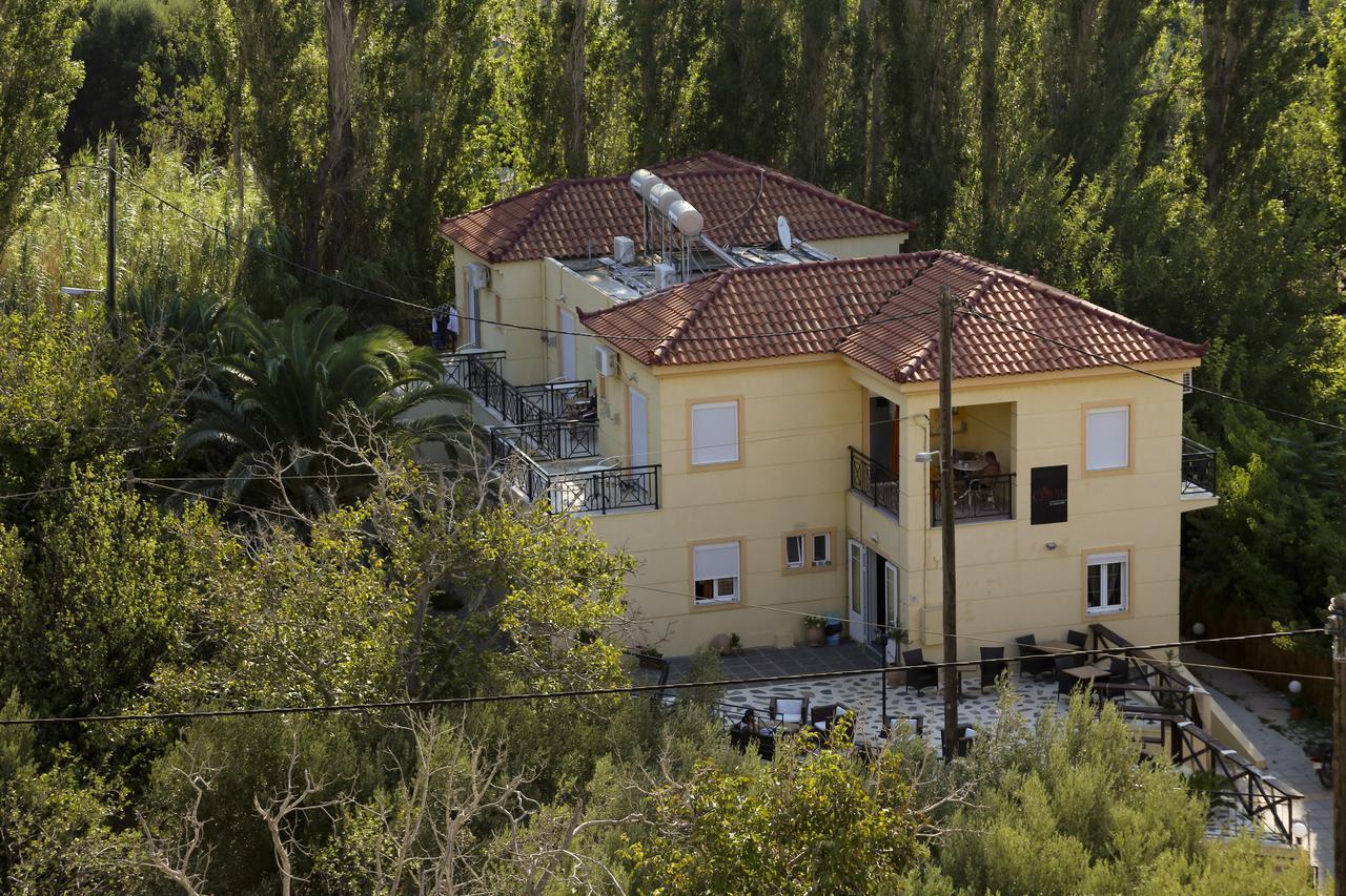 Coral Hotel Plomari 外观 照片
