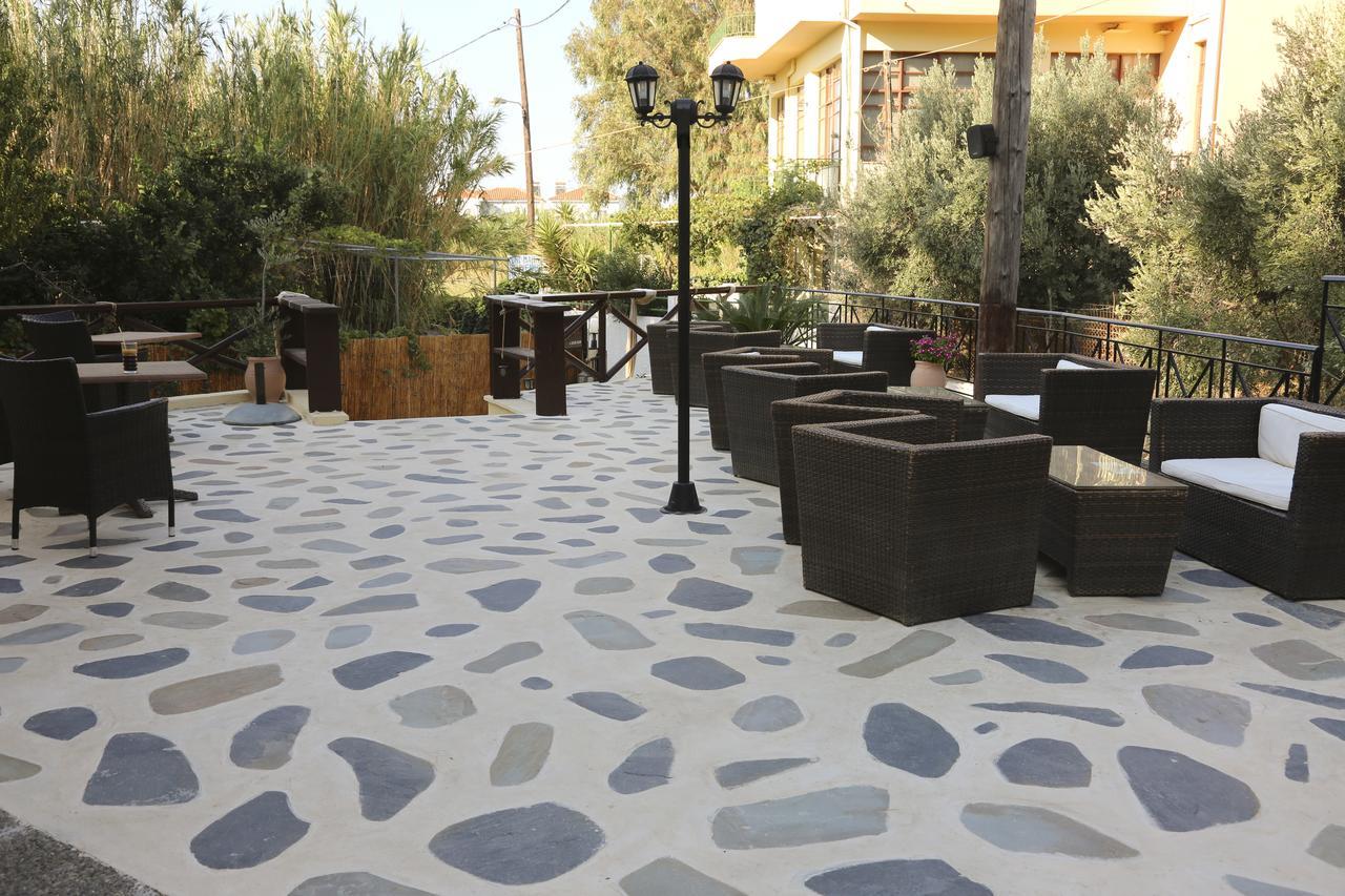 Coral Hotel Plomari 外观 照片