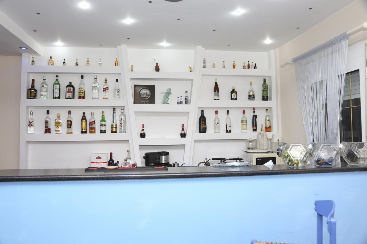 Coral Hotel Plomari 外观 照片