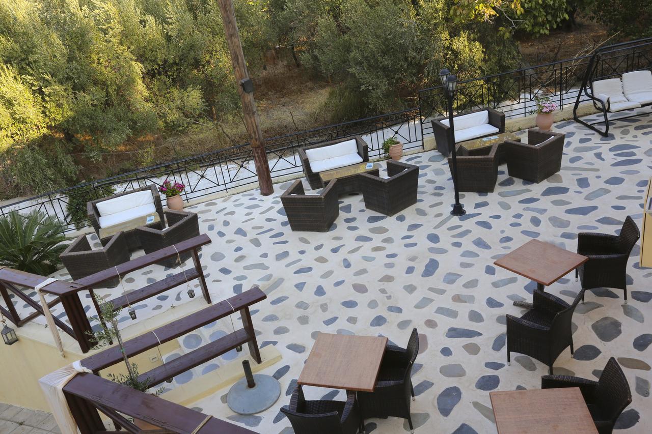 Coral Hotel Plomari 外观 照片